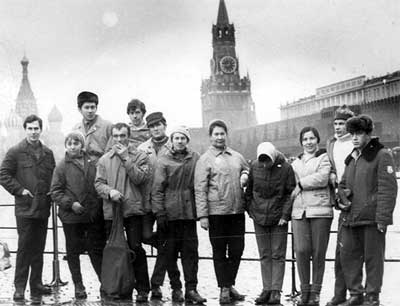 Участники первого похода "Снежного десанта" историко-филологического факультета КГУ. Москва, 1971 г.