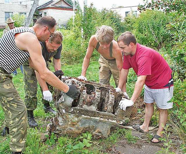 Газета "Отечество", сентябрь 2014 г. Мотор самолета Пе-2. Газета "Отечество", сентябрь 2014 г. Мотор самолета Пе-2.