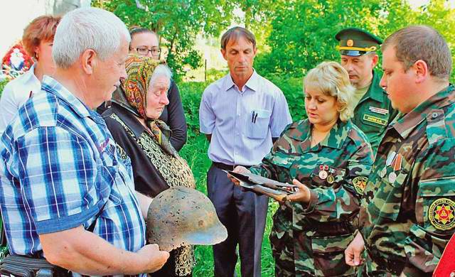 Газета "Отечество", сентябрь 2014 г. Вручение личных вещей рядового Н.Н.Юхтанова. Газета "Отечество", сентябрь 2014 г. Вручение личных вещей рядового Н.Н.Юхтанова.