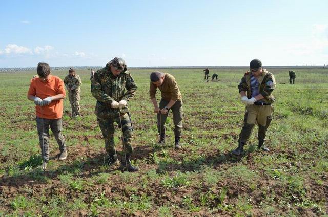 Поисковый отряд «Выстрел» в Волгоградских степях. 2016. Поисковый отряд «Выстрел» в Волгоградских степях. 2016.