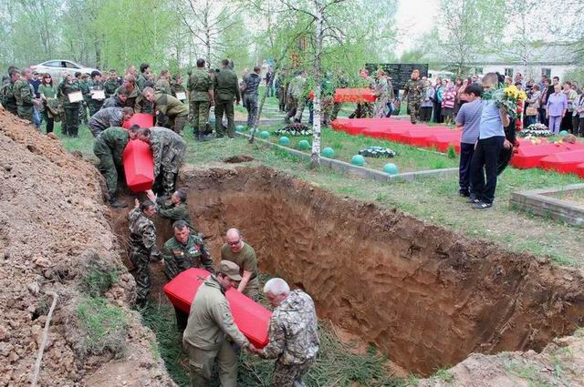 Захоронение на «Поле Памяти» в деревне Яковлево Глинковского района Смоленской области. 2016. Захоронение на «Поле Памяти» в деревне Яковлево Глинковского района Смоленской области. 2016.