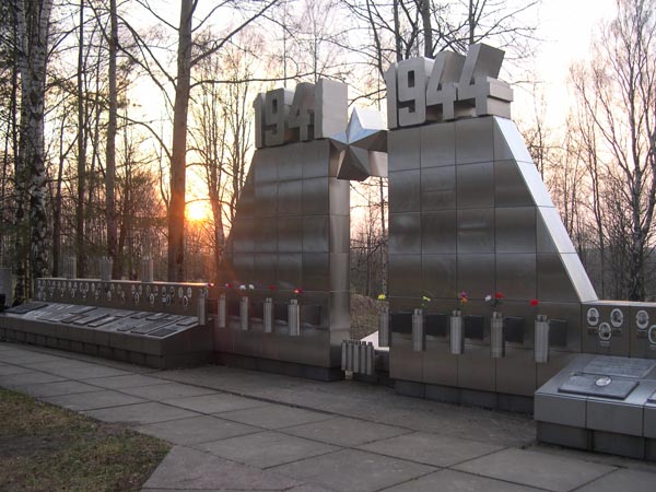 Воинский мемориал «Синявинские высоты», Ленинградская область. 2003 год. Фото А.Коноплева.