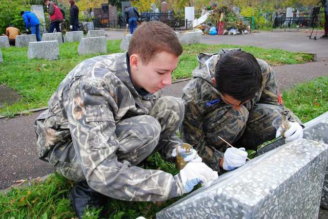 Уборка воинских захоронений на кладбищах в Республике Татарстан. Уборка воинских захоронений на кладбищах в Республике Татарстан.