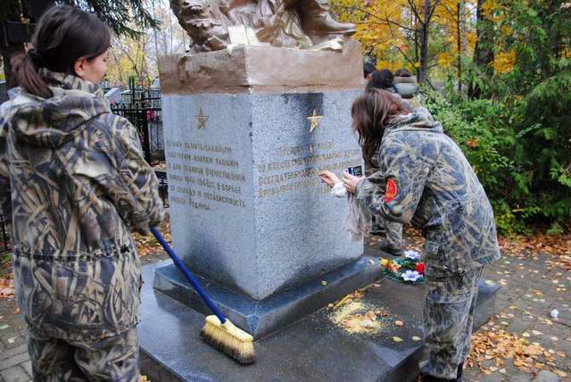 Уборка воинских захоронений на кладбищах в Республике Татарстан. Уборка воинских захоронений на кладбищах в Республике Татарстан.