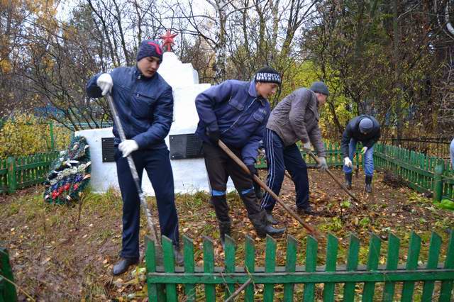 Уборка воинских захоронений на кладбищах в Республике Татарстан. Уборка воинских захоронений на кладбищах в Республике Татарстан.