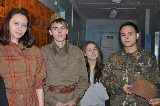 Вручение медальона сержанта Н.Н.Никонова. Агитбригада "Снежного десанта" Казанского федерального университета. 2014. Вручение медальона сержанта Н.Н.Никонова. Агитбригада "Снежного десанта" Казанского федерального университета. 2014.