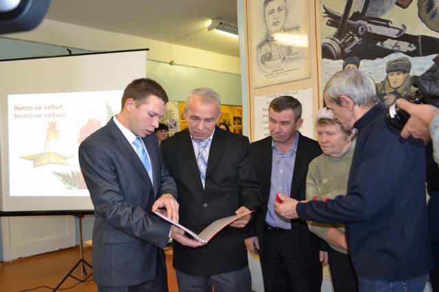 Вручение медальона сержанта Н.Н.Никонова. 2014. Вручение медальона сержанта Н.Н.Никонова. 2014.