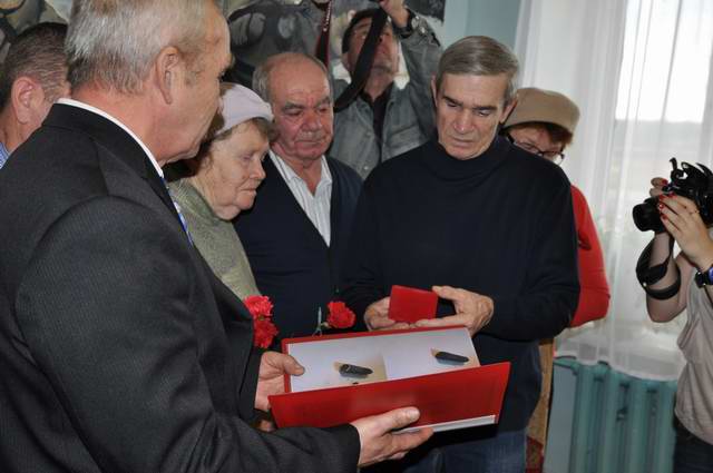 Вручение медальона сержанта Н.Н.Никонова. 2014. Вручение медальона сержанта Н.Н.Никонова. 2014.