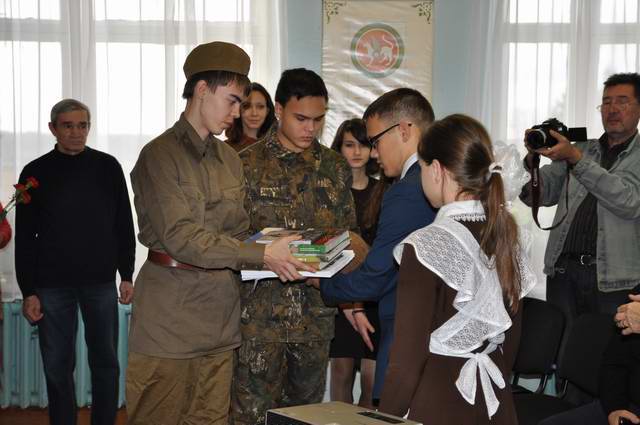 Вручение медальона сержанта Н.Н.Никонова. 2014. Вручение медальона сержанта Н.Н.Никонова. 2014.