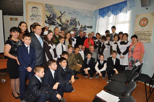 Вручение медальона сержанта Н.Н.Никонова. 2014. Вручение медальона сержанта Н.Н.Никонова. 2014.