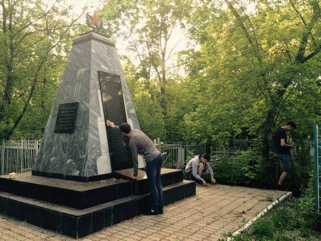 Уборка воинских захоронений на кладбищах в Республике Татарстан. Уборка воинских захоронений на кладбищах в Республике Татарстан.