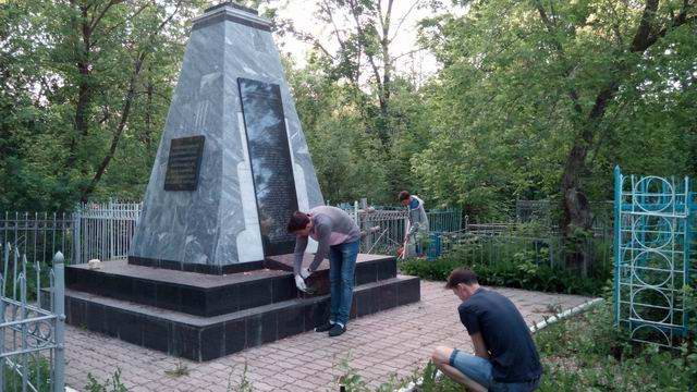 Уборка воинских захоронений на кладбищах в Республике Татарстан. Уборка воинских захоронений на кладбищах в Республике Татарстан.