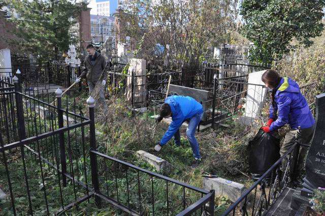 Уборка воинских захоронений на кладбищах в Республике Татарстан. Уборка воинских захоронений на кладбищах в Республике Татарстан.