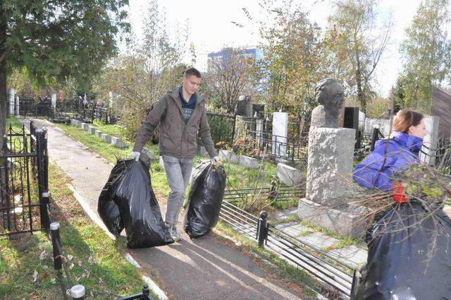 Уборка воинских захоронений на кладбищах в Республике Татарстан. Уборка воинских захоронений на кладбищах в Республике Татарстан.