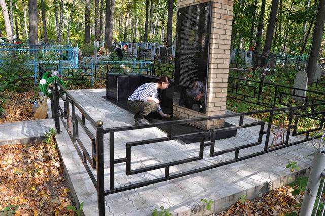 Уборка воинских захоронений на кладбищах в Республике Татарстан. Уборка воинских захоронений на кладбищах в Республике Татарстан.