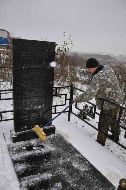 Уборка воинских захоронений на кладбищах в Республике Татарстан. Уборка воинских захоронений на кладбищах в Республике Татарстан.