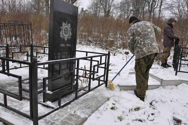 Уборка воинских захоронений на кладбищах в Республике Татарстан. Уборка воинских захоронений на кладбищах в Республике Татарстан.