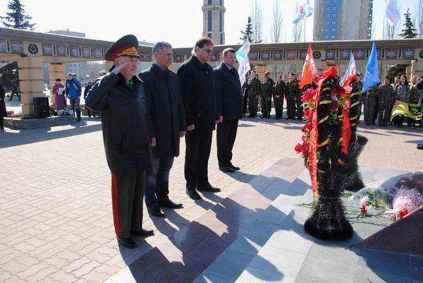 Председатель Комитета генерал-майор Юлашев Ахат Гайнуллович на торжественном открытии Вахты Памяти поисковиков Татарстана. Председатель Комитета генерал-майор Юлашев Ахат Гайнуллович на торжественном открытии Вахты Памяти поисковиков Татарстана.