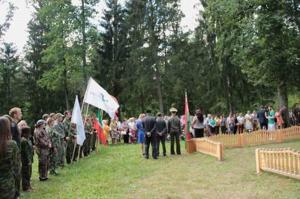 РОМО «Объединение «Отечество» Республики Татарстан. Митинг на воинском участке мусульманского кладбища г.Слоним Республики Беларусь. 2016. РОМО «Объединение «Отечество» Республики Татарстан. Митинг на воинском участке мусульманского кладбища г.Слоним Республики Беларусь. 2016.
