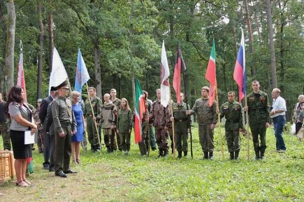 РОМО «Объединение «Отечество» Республики Татарстан. Митинг на воинском участке мусульманского кладбища г.Слоним Республики Беларусь. 2016. РОМО «Объединение «Отечество» Республики Татарстан. Митинг на воинском участке мусульманского кладбища г.Слоним Республики Беларусь. 2016.