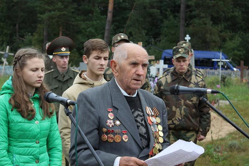 Захоронение в деревне Мосты Левые Мостовского района Гродненской области. 23.09.2016. Захоронение в деревне Мосты Левые Мостовского района Гродненской области. 23.09.2016.