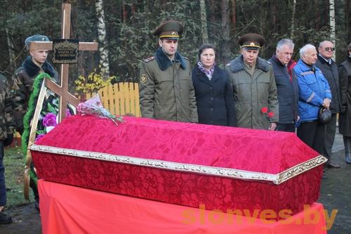 Захоронение в агрогородке Павлово Слонимского района Гродненской области. 2.12.2016. Захоронение в агрогородке Павлово Слонимского района Гродненской области. 2.12.2016.