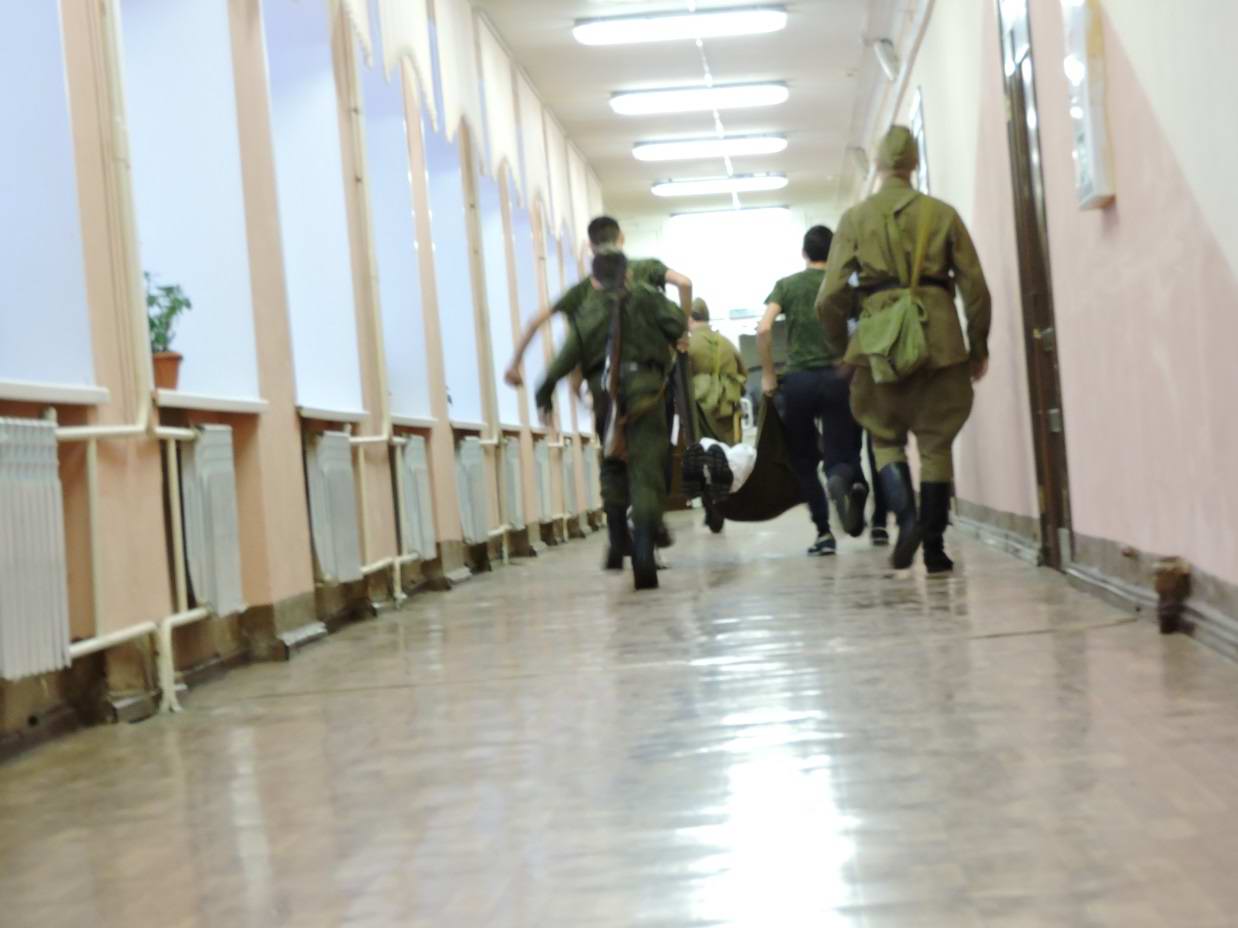 Военно-историческая игра «Рубеж». ВИК «Витязь». Казань. 10.12.2016. Эвакуация раненого бойца. Военно-историческая игра «Рубеж». ВИК «Витязь». Казань. 10.12.2016. Эвакуация раненого бойца.