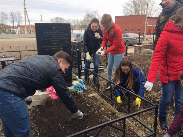 Уборка воинских захоронений на кладбищах в Республике Татарстан. 2017 г. Уборка воинских захоронений на кладбищах в Республике Татарстан. 2017 г.