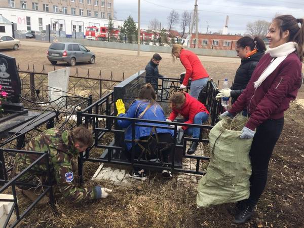 Уборка воинских захоронений на кладбищах в Республике Татарстан. 2017 г. Уборка воинских захоронений на кладбищах в Республике Татарстан. 2017 г.