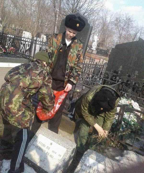 Уборка воинских захоронений на кладбищах в Республике Татарстан. 2017 г. Уборка воинских захоронений на кладбищах в Республике Татарстан. 2017 г.