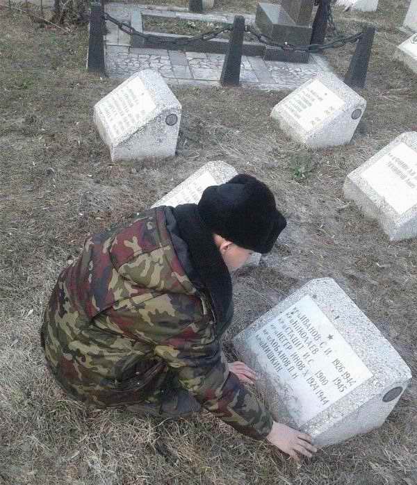 Уборка воинских захоронений на кладбищах в Республике Татарстан. 2017 г. Уборка воинских захоронений на кладбищах в Республике Татарстан. 2017 г.