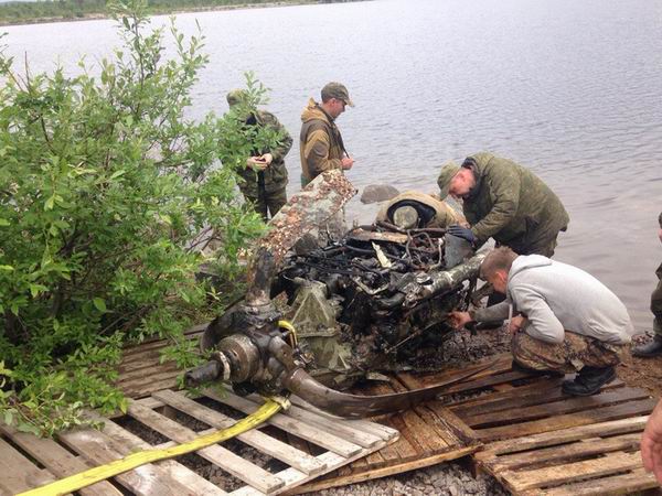 Подъем обломков самолета Пе-2 из озера Среднее Ваенгское - 2017. Подъем обломков самолета Пе-2 из озера Среднее Ваенгское - 2017.
