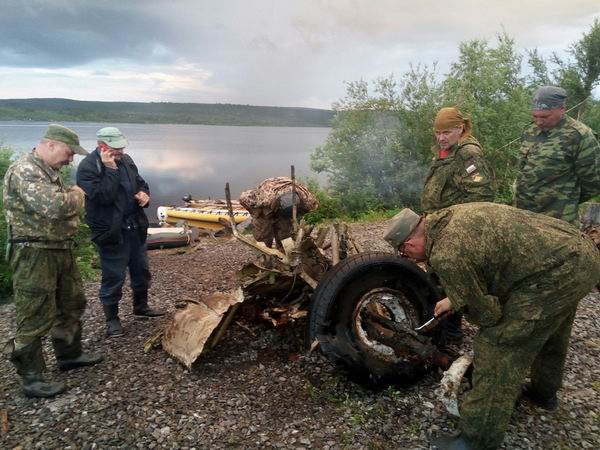 Подъем обломков самолета Пе-2 из озера Среднее Ваенгское - 2017. Подъем обломков самолета Пе-2 из озера Среднее Ваенгское - 2017.