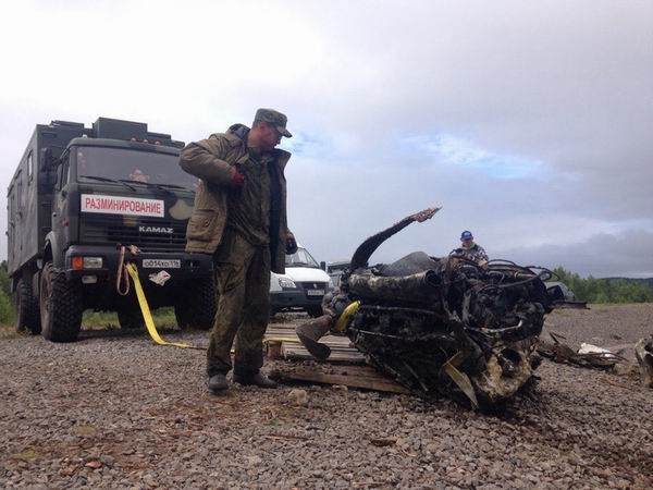 Подъем обломков самолета Пе-2 из озера Среднее Ваенгское - 2017. Подъем обломков самолета Пе-2 из озера Среднее Ваенгское - 2017.