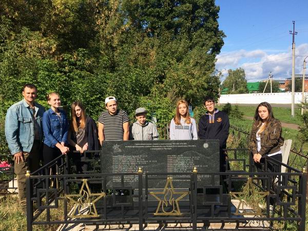 Уборка воинских захоронений на кладбищах в Республике Татарстан. 2017 г. Уборка воинских захоронений на кладбищах в Республике Татарстан. 2017 г.