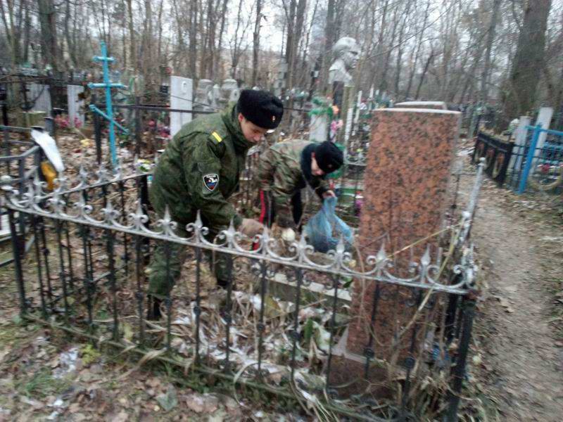 Уборка воинских захоронений на кладбищах в Республике Татарстан. 2017 г. Уборка воинских захоронений на кладбищах в Республике Татарстан. 2017 г.