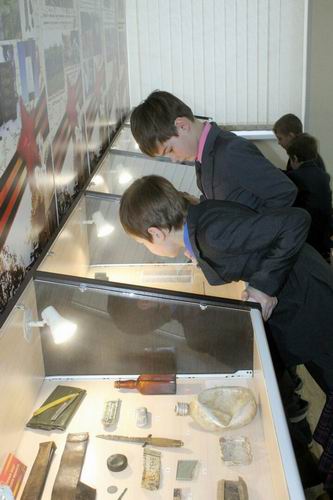 «Марш Памяти-2018» в Татарстане. Экскурсия учащихся 3 класса Гимназии 32 в музей "Боевой Славы" Поискового отряда
"Нефтехимик". 3 февраля 2018 г. «Марш Памяти-2018» в Татарстане. Экскурсия учащихся 3 класса Гимназии 32 в музей "Боевой Славы" Поискового отряда
"Нефтехимик". 3 февраля 2018 г.