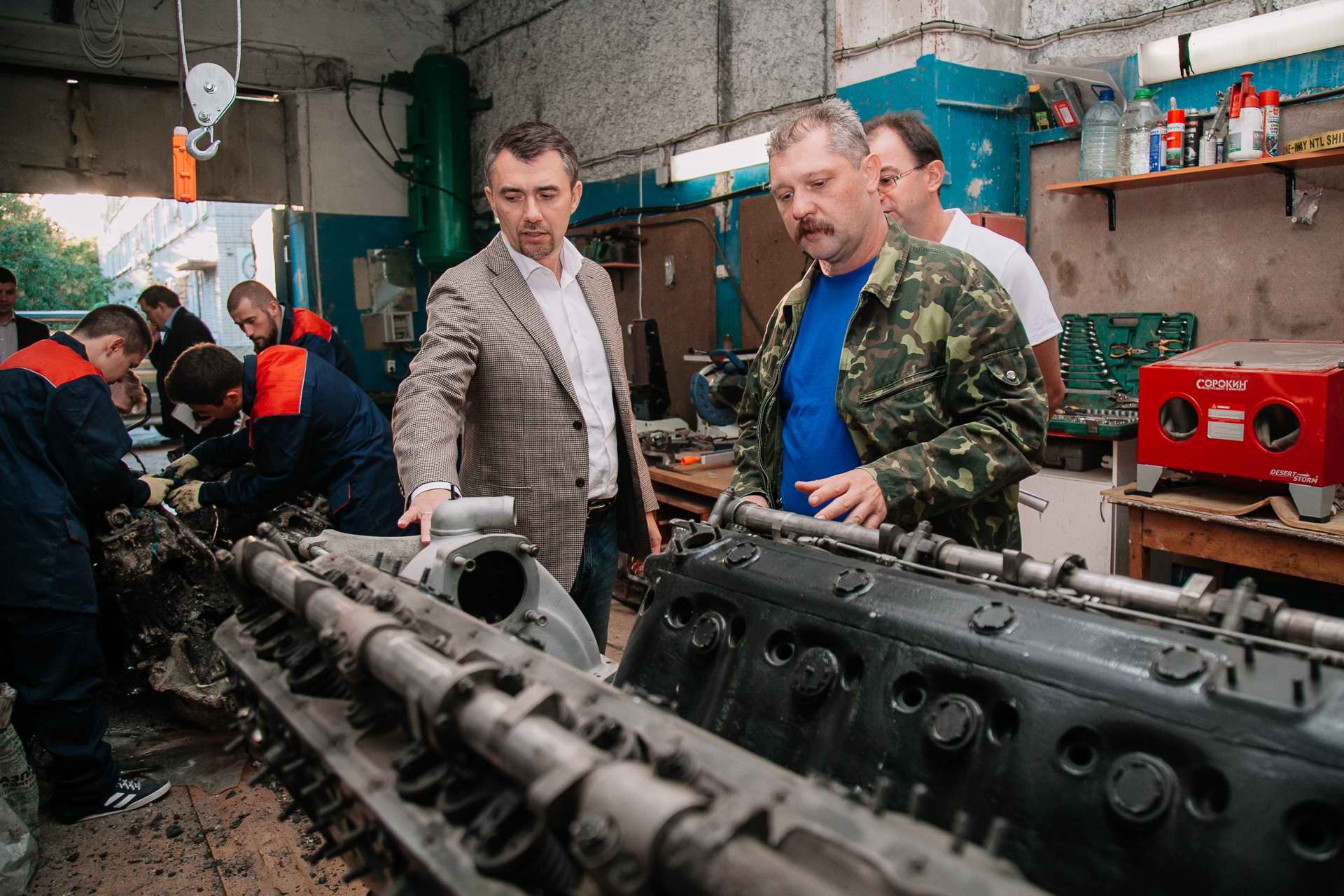 РОМО «Объединение «Отечество» Республики Татарстан.
Встреча с министром по делам молодёжи Республики Татарстан Дамиром Фаттаховым. 2018 г. РОМО «Объединение «Отечество» Республики Татарстан. XVIII республиканский фестиваль поисковых отрядов РТ. 2018 г.
Встреча с министром по делам молодёжи Республики Татарстан Дамиром Фаттаховым. 2018 г.