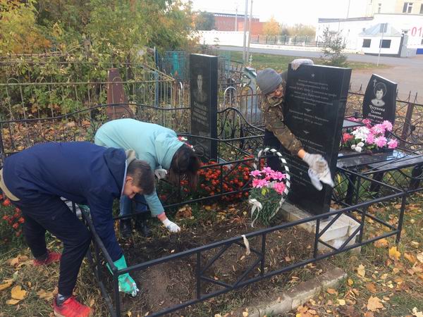 Уборка воинских захоронений на кладбищах в Республике Татарстан. 2018 г. Уборка воинских захоронений на кладбищах в Республике Татарстан. 2018 г.