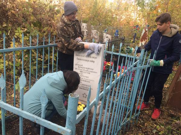 Уборка воинских захоронений на кладбищах в Республике Татарстан. 2018 г. Уборка воинских захоронений на кладбищах в Республике Татарстан. 2018 г.