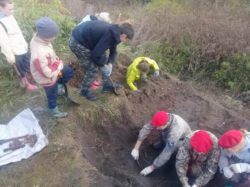 РОМО «Объединение «Отечество» Республики Татарстан.
«Вахта Примирения и Согласия» по следам Гражданской войны 1918-1921 гг. Татарстан. 2019 г.
#отечествоРТ #МДМСРТ #поисковикиРФ #молодежьтатарстана #молодоеминистерство РОМО «Объединение «Отечество» Республики Татарстан. XVIII республиканский фестиваль поисковых отрядов РТ. 2018 г.
«Вахта Примирения и Согласия» по следам Гражданской войны 1918-1921 гг. Татарстан. 2019 г.
#отечествоРТ #МДМСРТ #поисковикиРФ #молодежьтатарстана #молодоеминистерство