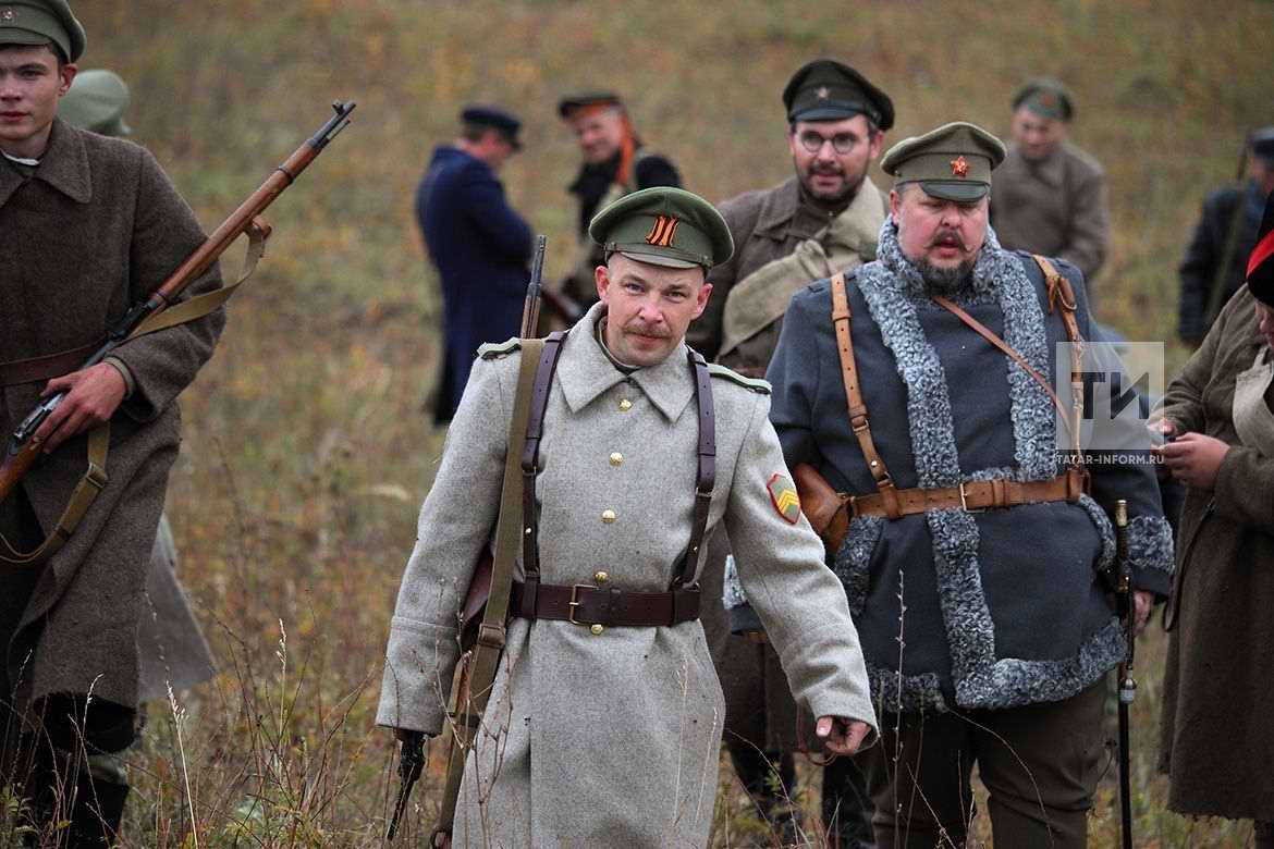 Историческая реконструкция боя 1918 года у села Верхний Услон. Татарстан. 2019 г.
Ренат Халиуллин (на переднем плане), ВИК «Витязь». Историческая реконструкция боя 1918 года у села Верхний Услон. Татарстан. 2019 г.
Ренат Халиуллин (на переднем плане), ВИК «Витязь».