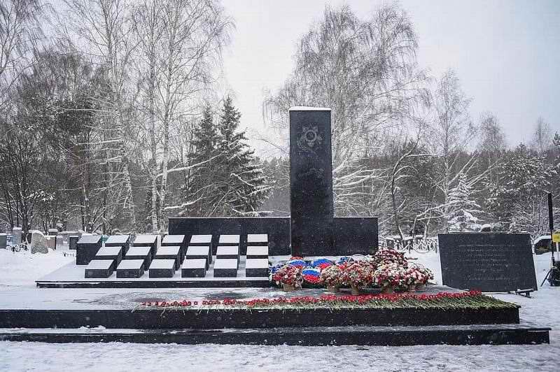  -,   1942 . .. 2020 .