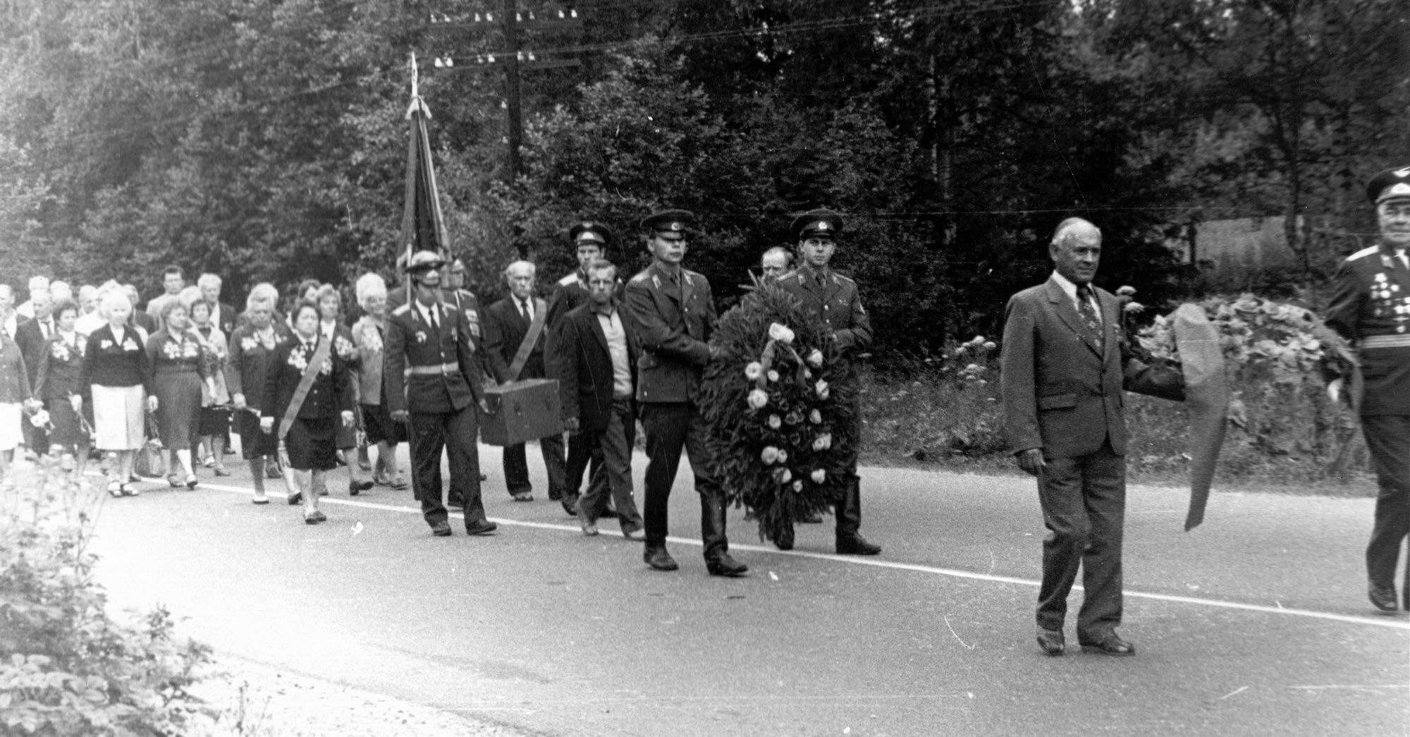      -7 
       
   . 22  1989 .