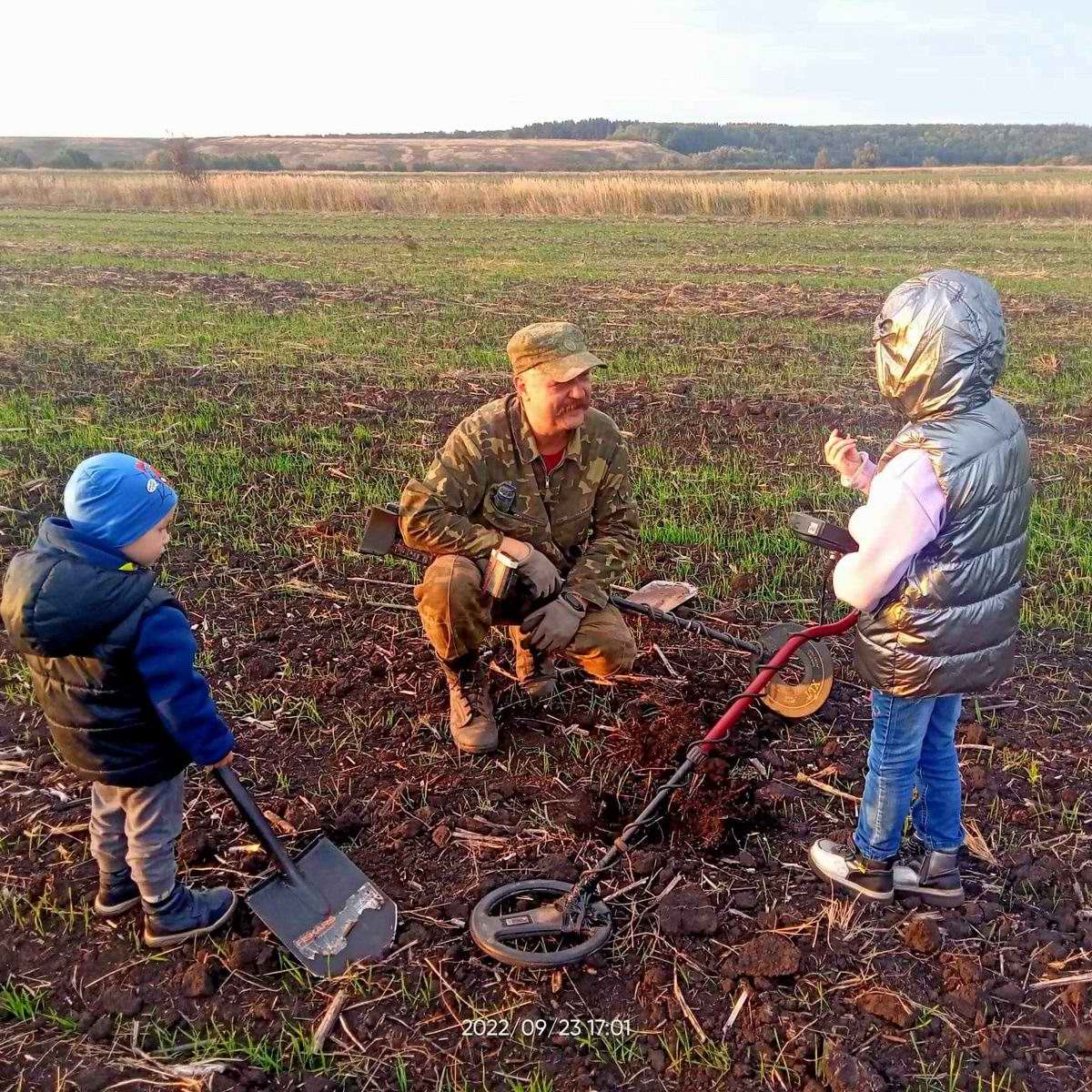    ,      19181921 . . 2022 .